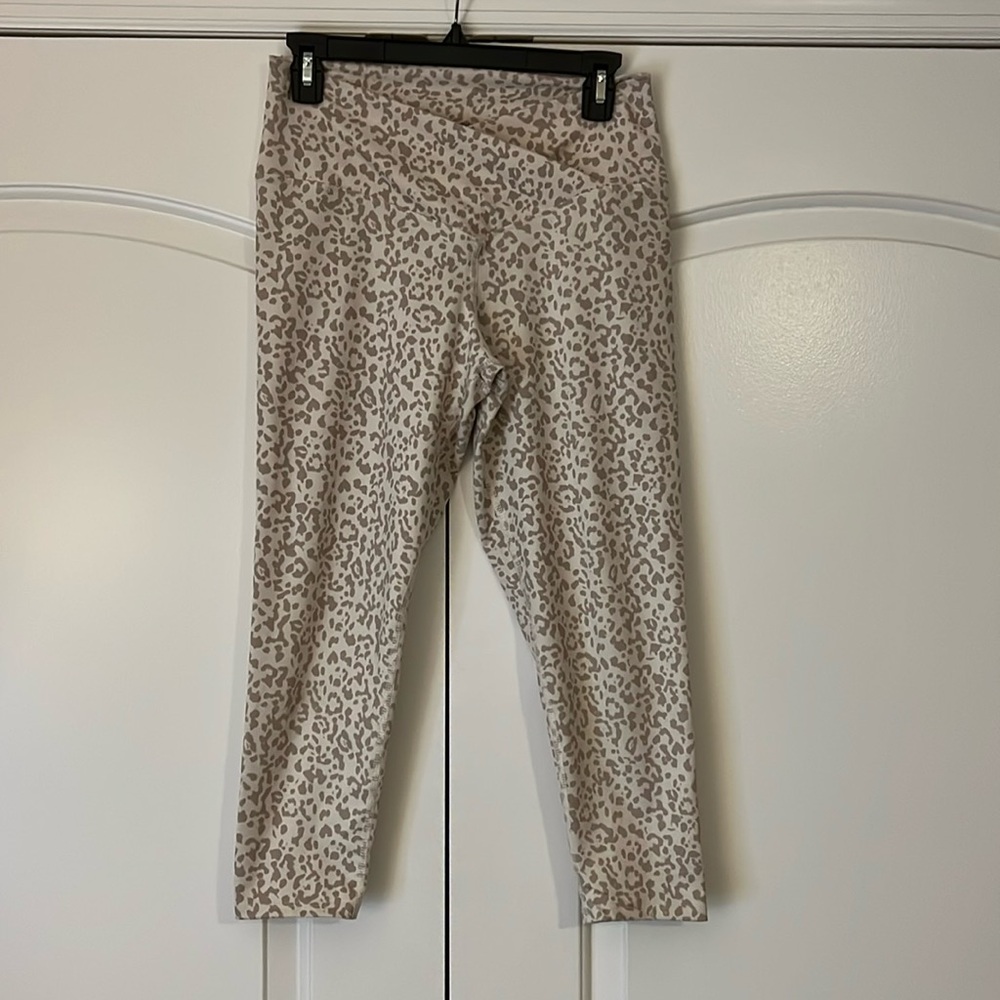 High waisted, leopard print cropped workout pants crisscross front size large.